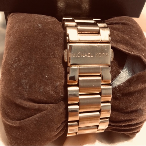 GOLD MICHAEL KORS LINKED WATCH WMS SIZE✨💥 - Picture 7 of 7